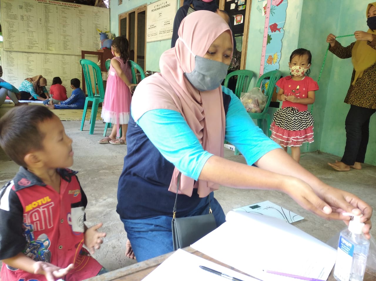 Kegiatan Posyandu  Kengseng di Tengah PPKM