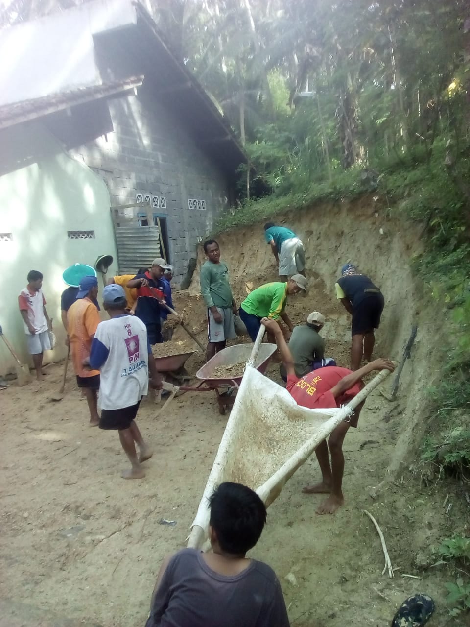 Jamaah Masjid Ar Rahman Krengseng Kerja Bakti Nggurug 