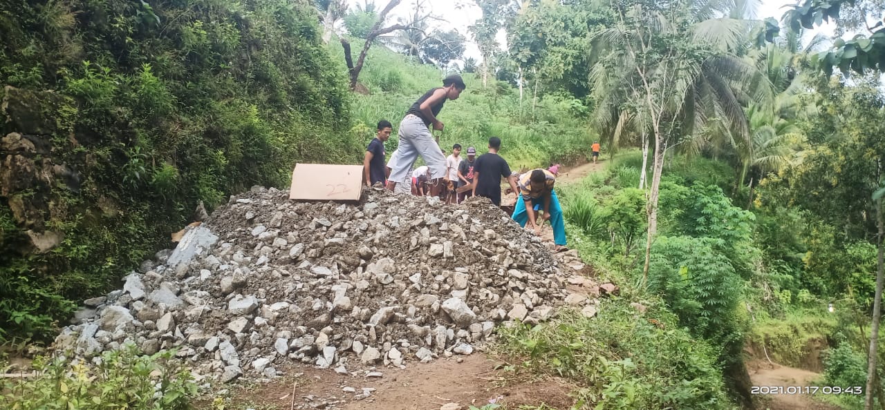 Warga Ngaseman Urug Jalan Lingkar 