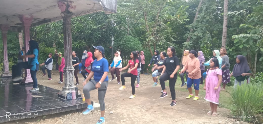 Senam Ibu-ibu Selo Timur