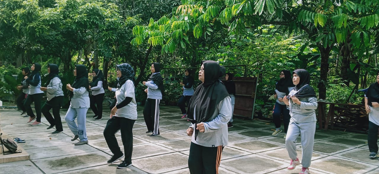 Kegiatan Senam Rutin PKK Anjir