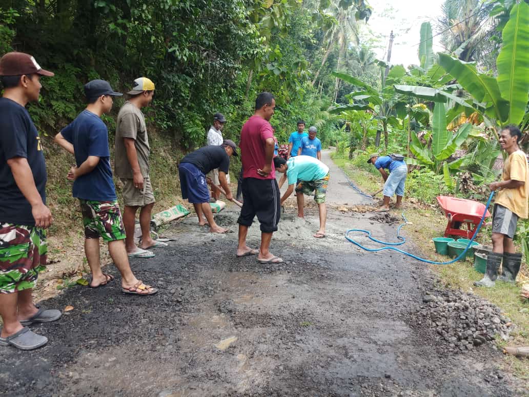 Kerja Bakti Warga Pandu