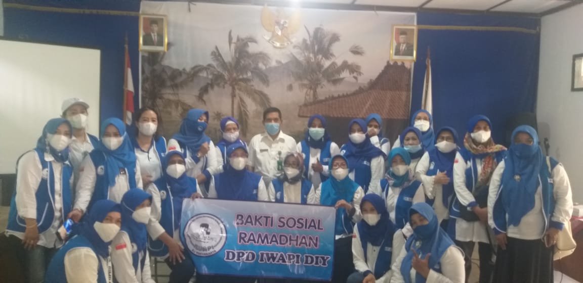 Bansos IWAPI DIY kepada 100 KPM Hargorejo