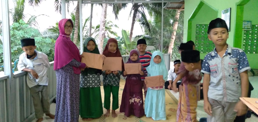 Menutup Ramadhan, Masjid An Nur Ngaseman Bagi-bagi Hadiah