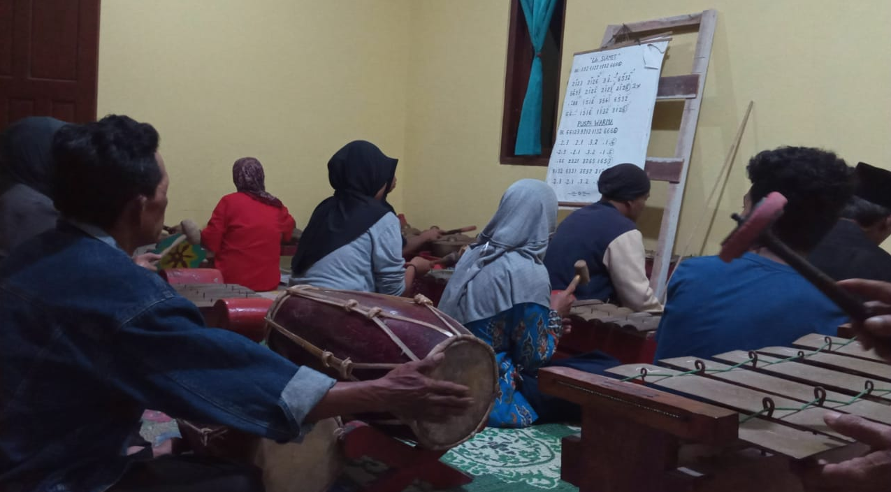 Kelompok Karawitan Ngudi Langgeng Budaya Padukuhan Anjir Kembali Berlatih