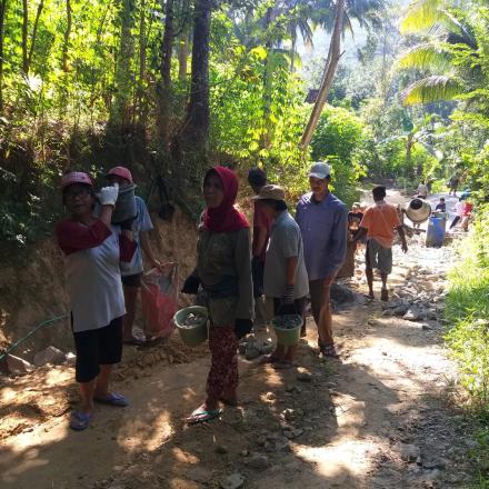 Padat Karya di Gunung Kukusan